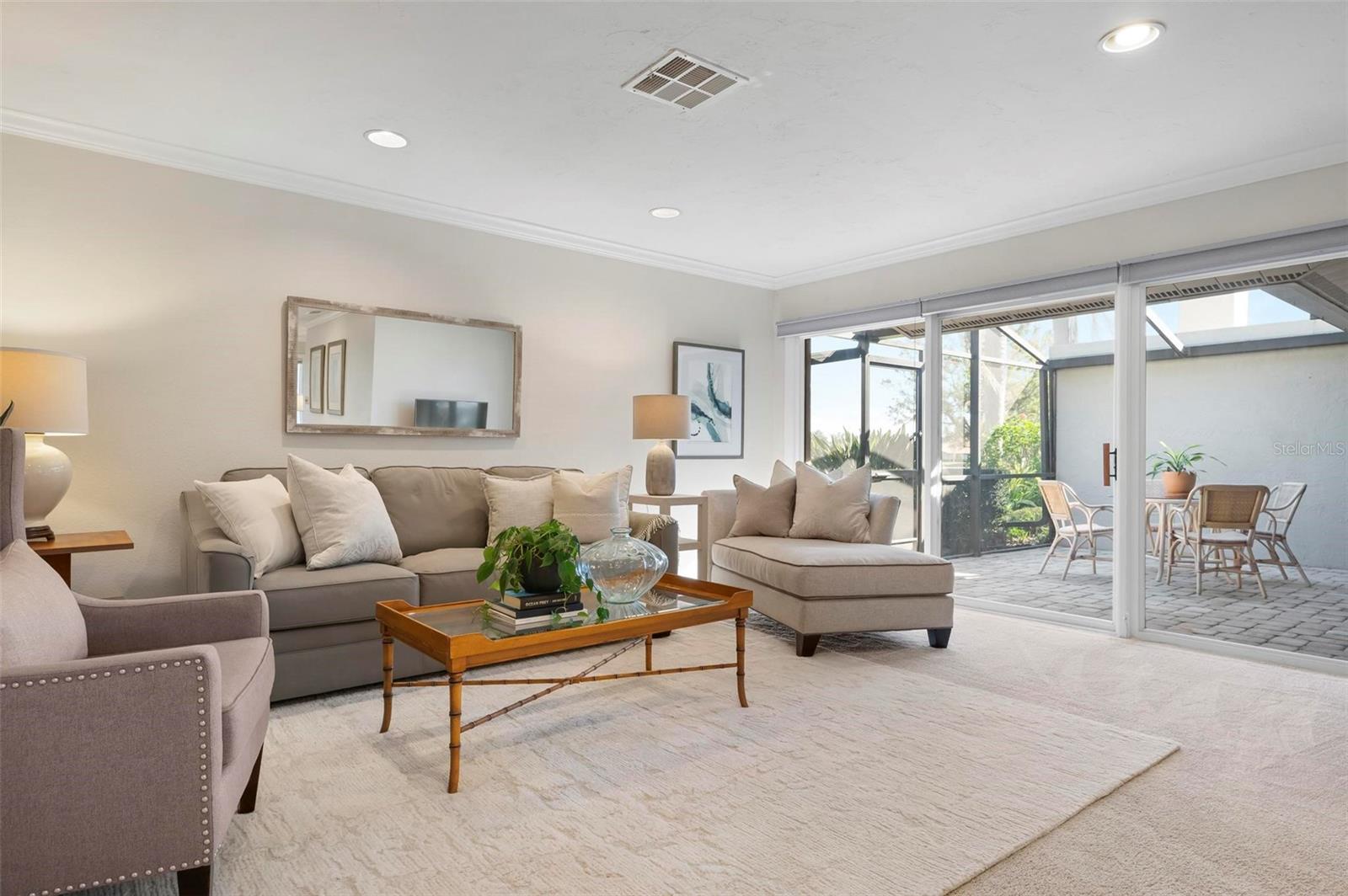 6143 WILSHIRE CIR #19