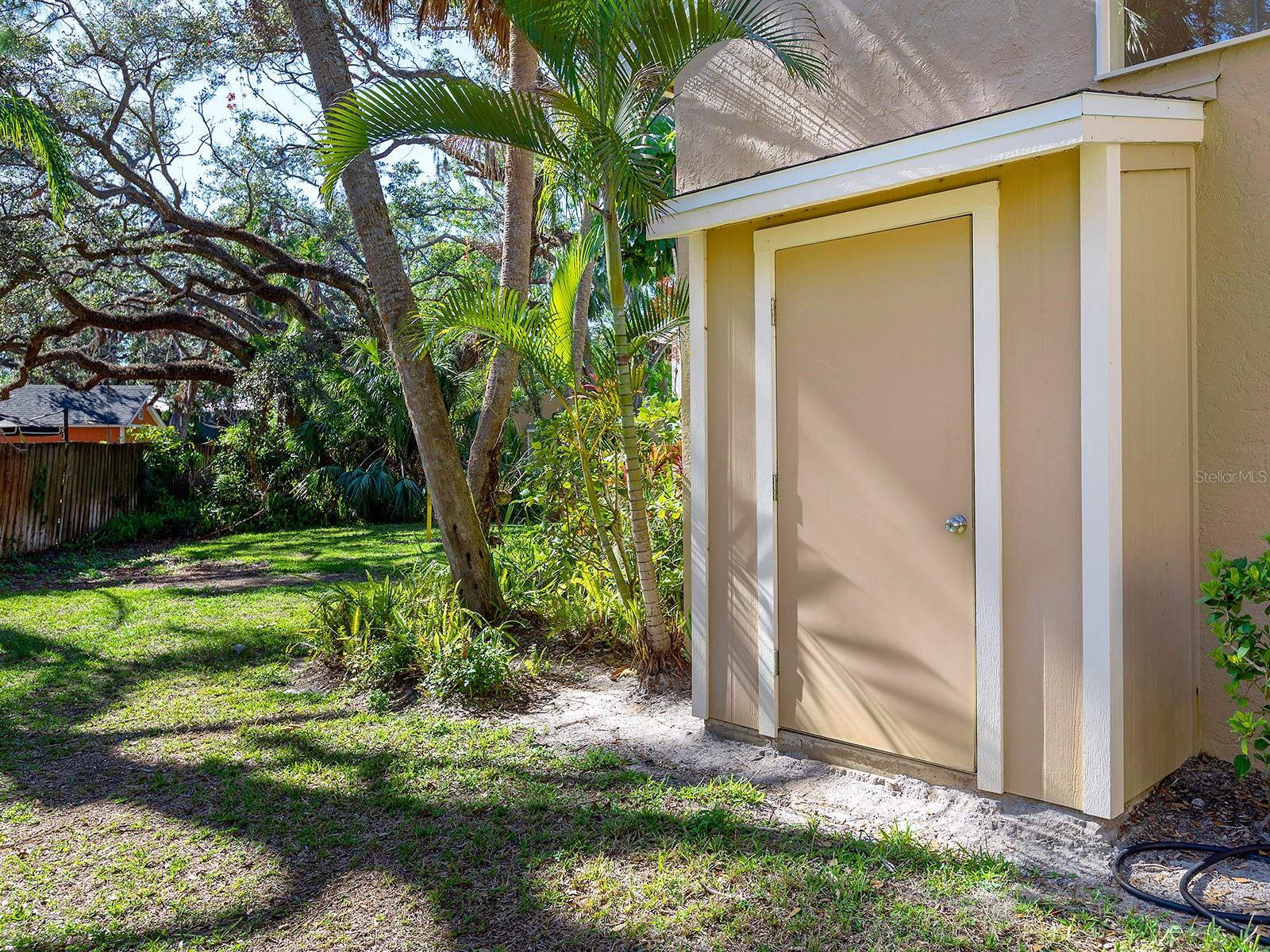 4869 VILLAGE GARDENS DR #189