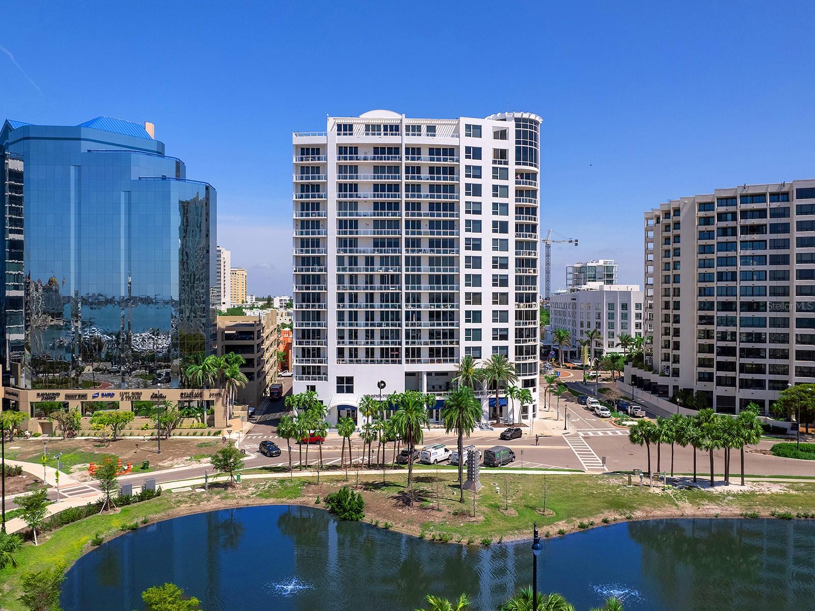 1233 N GULFSTREAM AVE #401