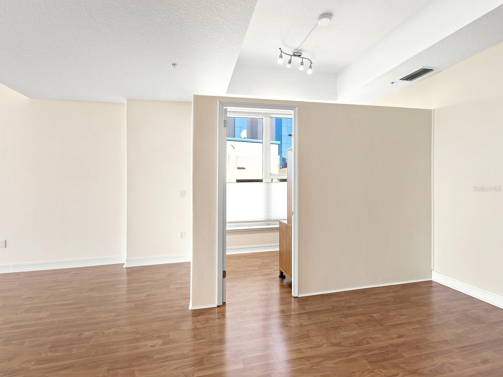 1233 N GULFSTREAM AVE #401