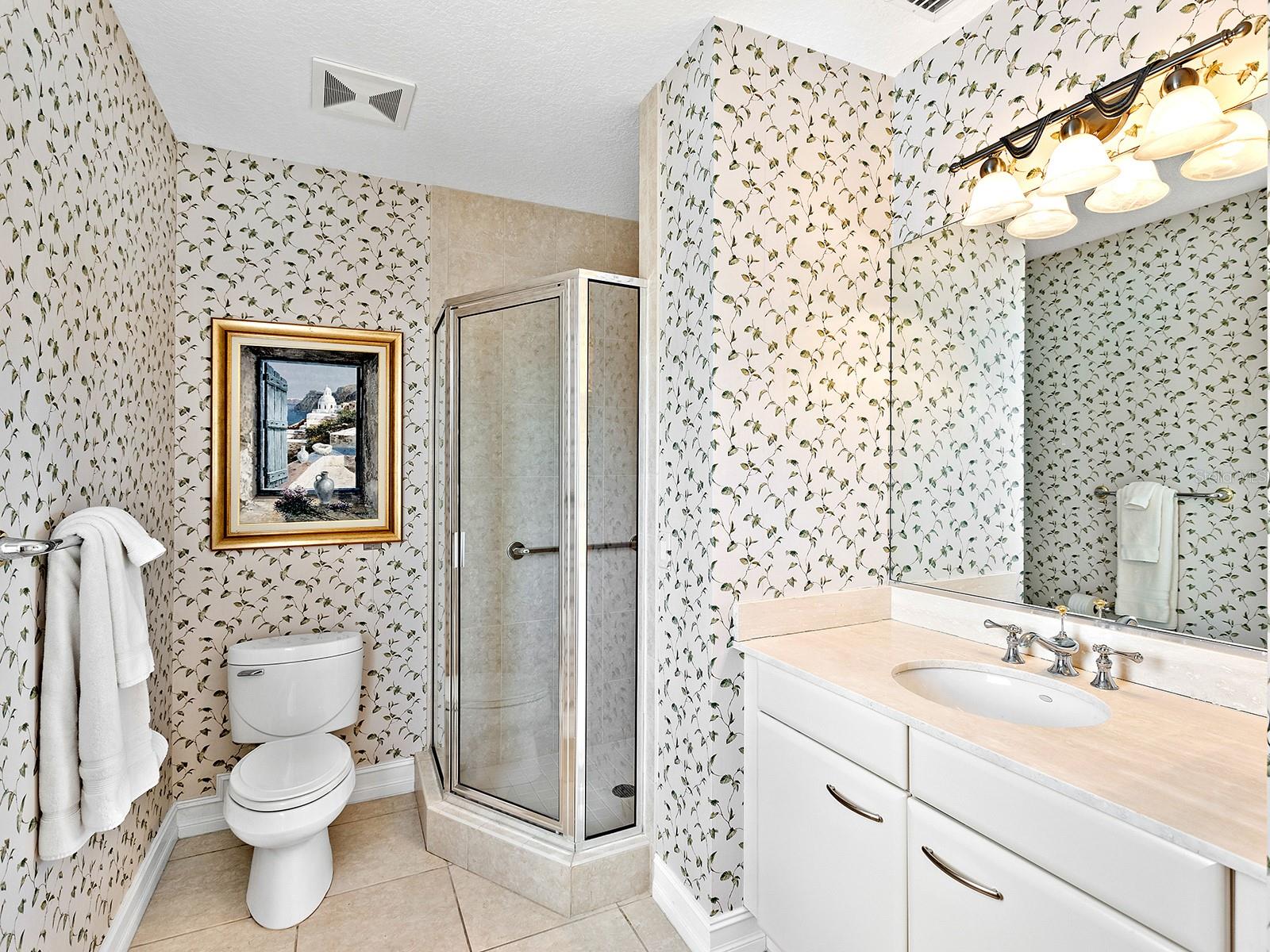 1233 N GULFSTREAM AVE #401