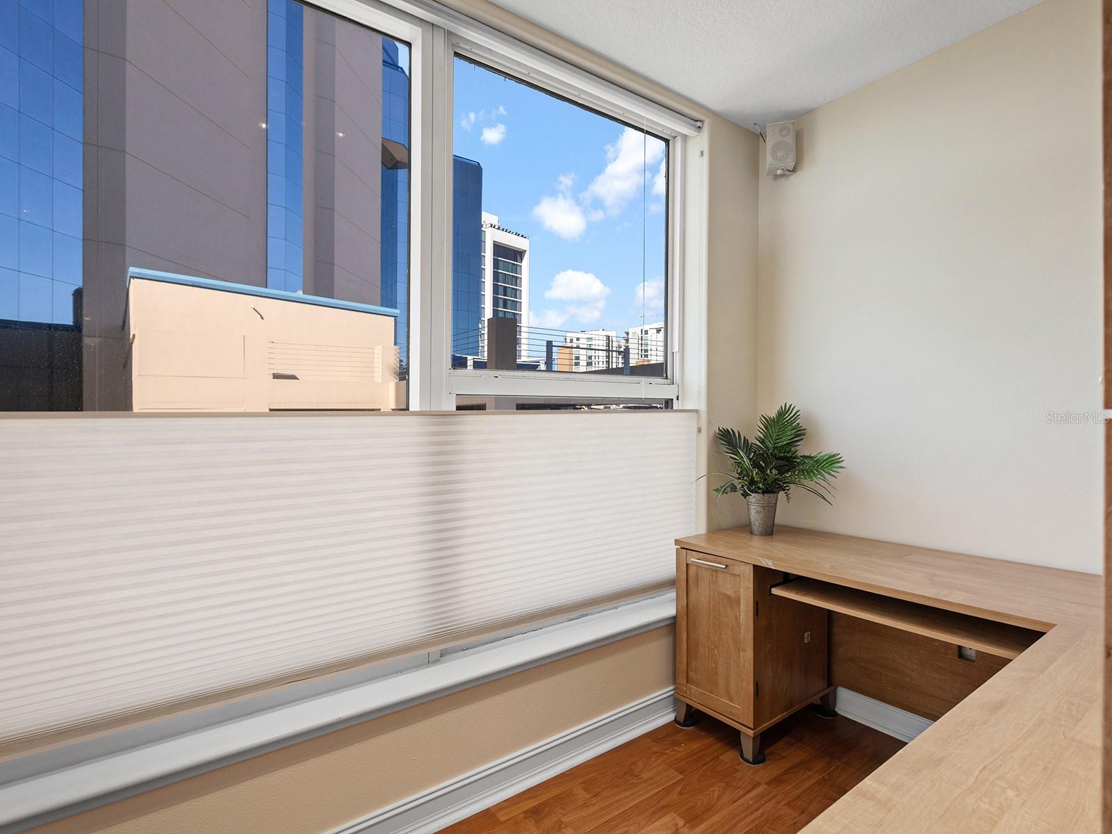 1233 N GULFSTREAM AVE #401