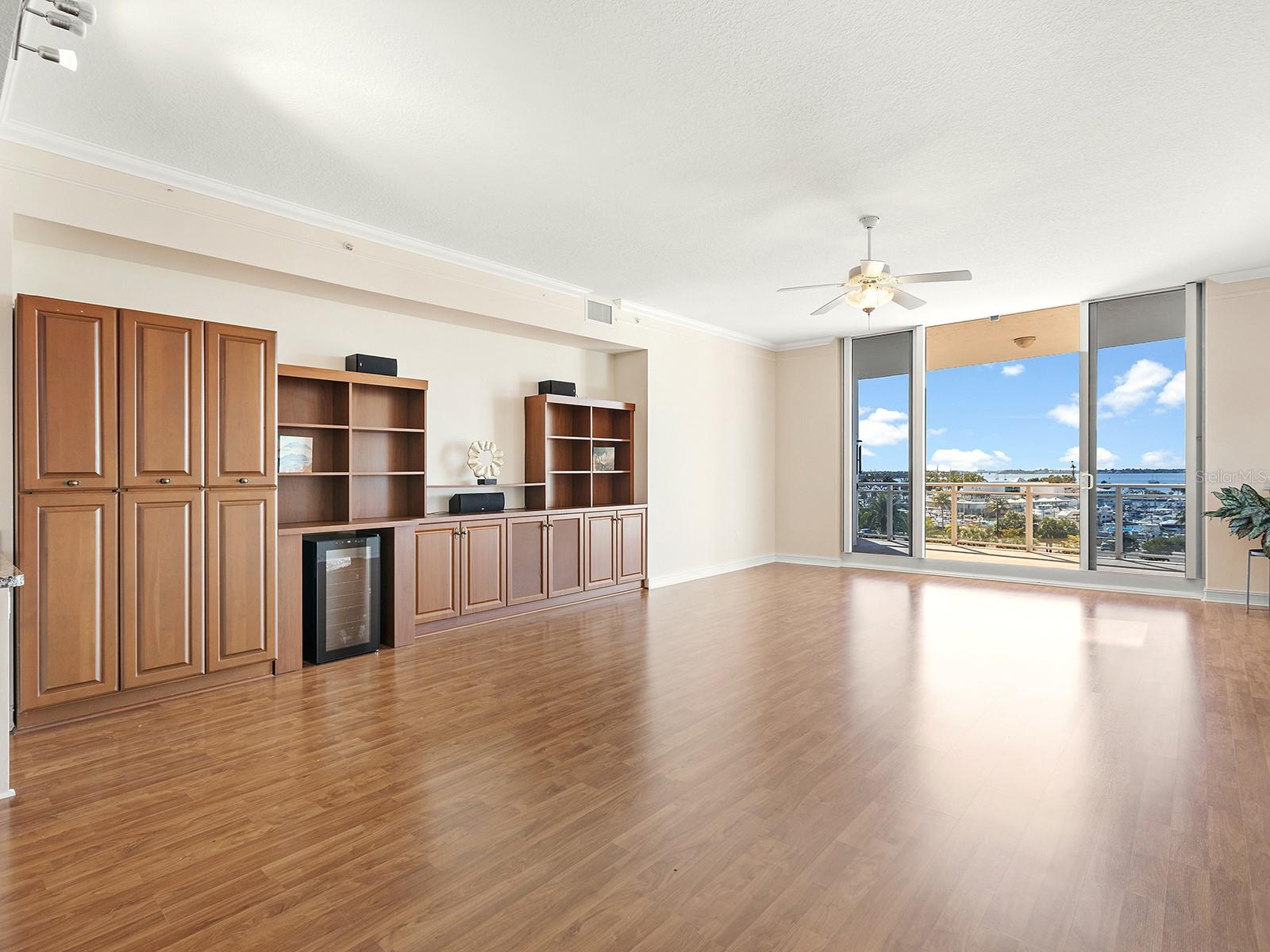 1233 N GULFSTREAM AVE #401