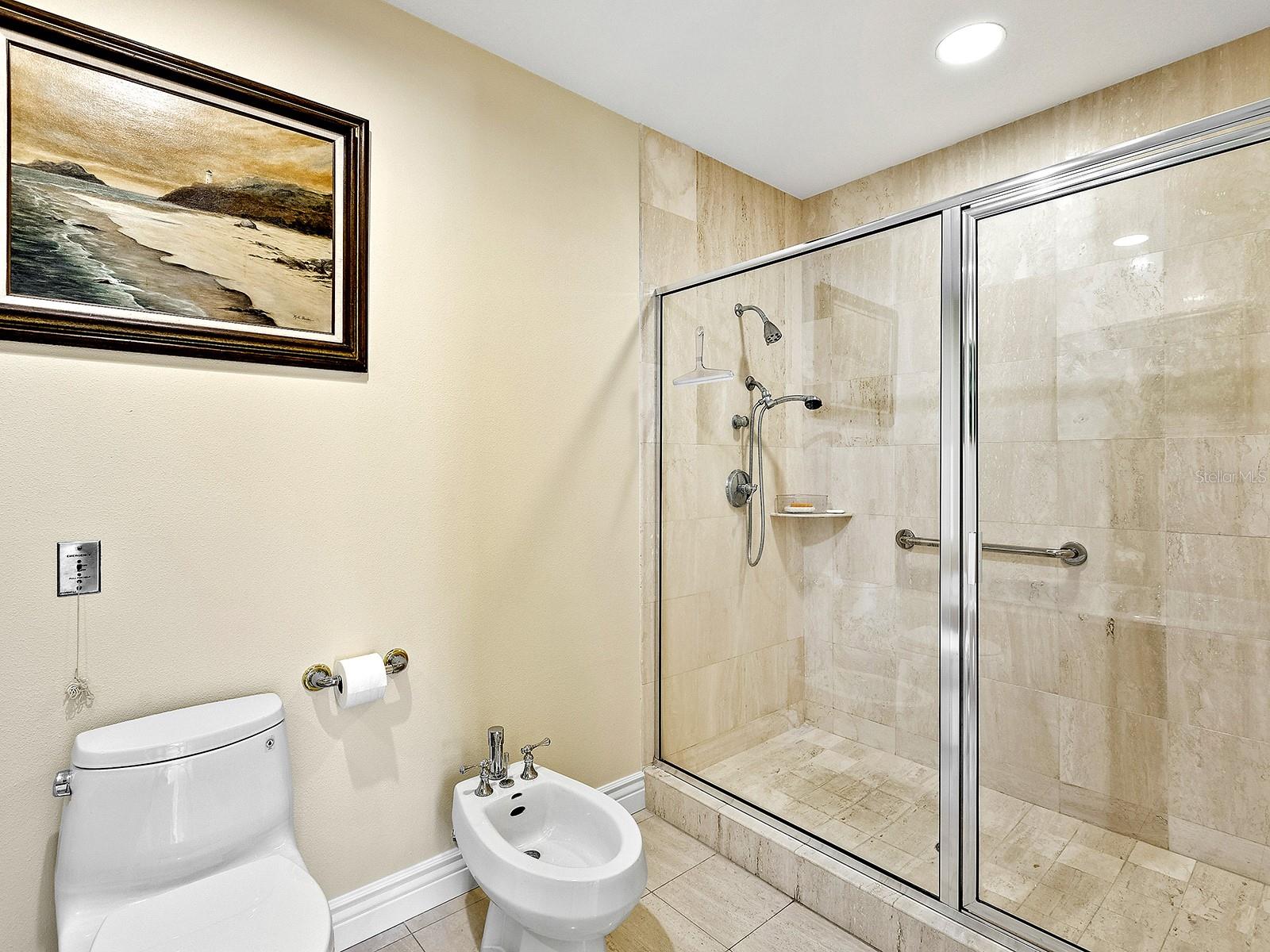 1233 N GULFSTREAM AVE #401