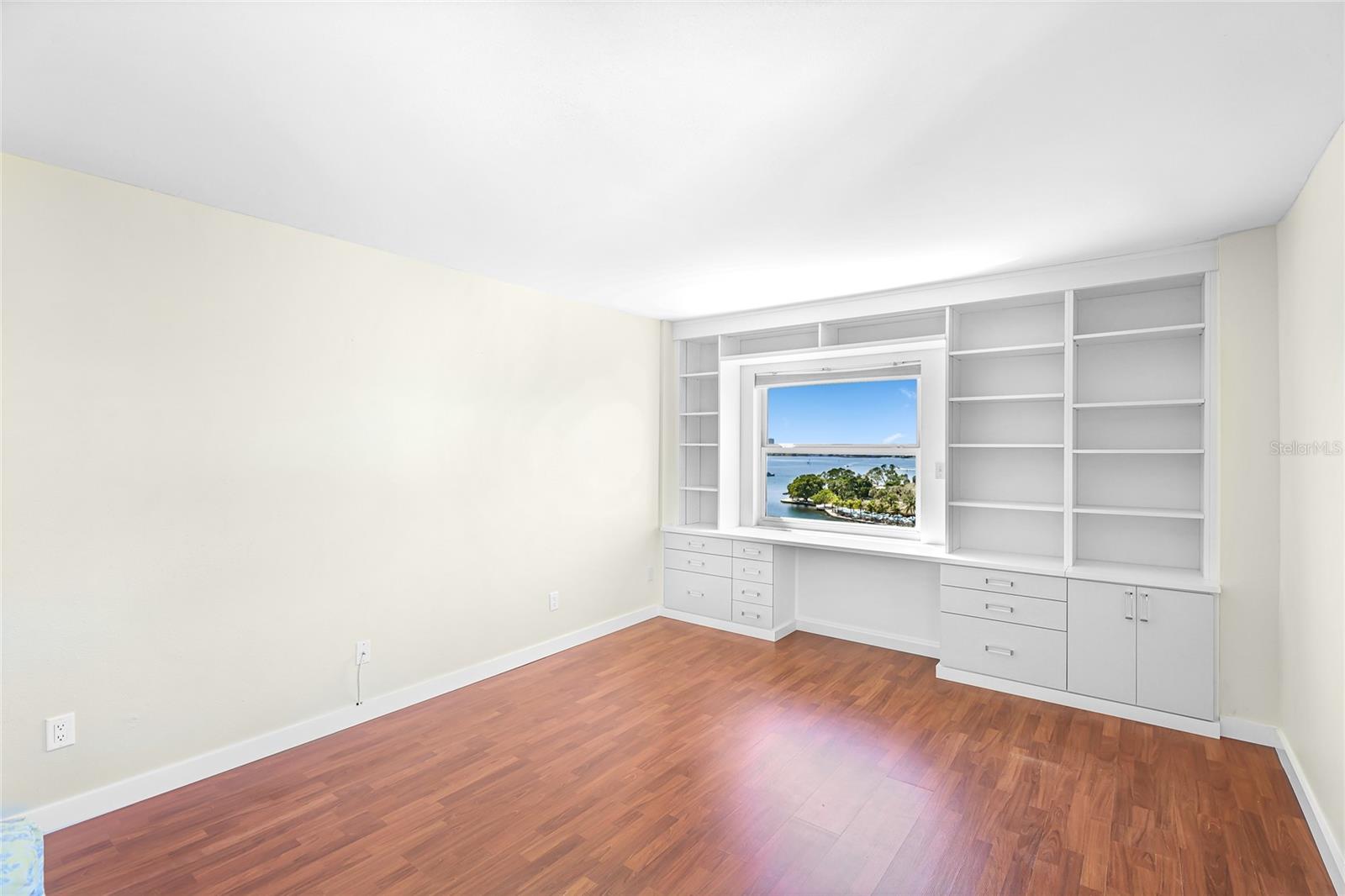 435 S GULFSTREAM AVE #1004