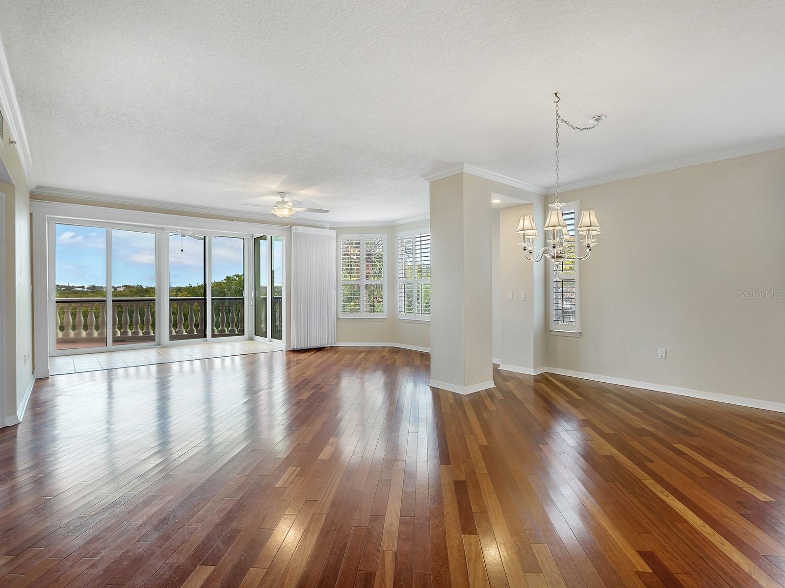 5420 EAGLES POINT CIR #106