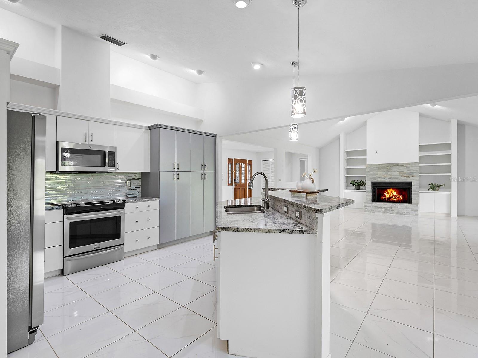 1756 COTTONWOOD TRL