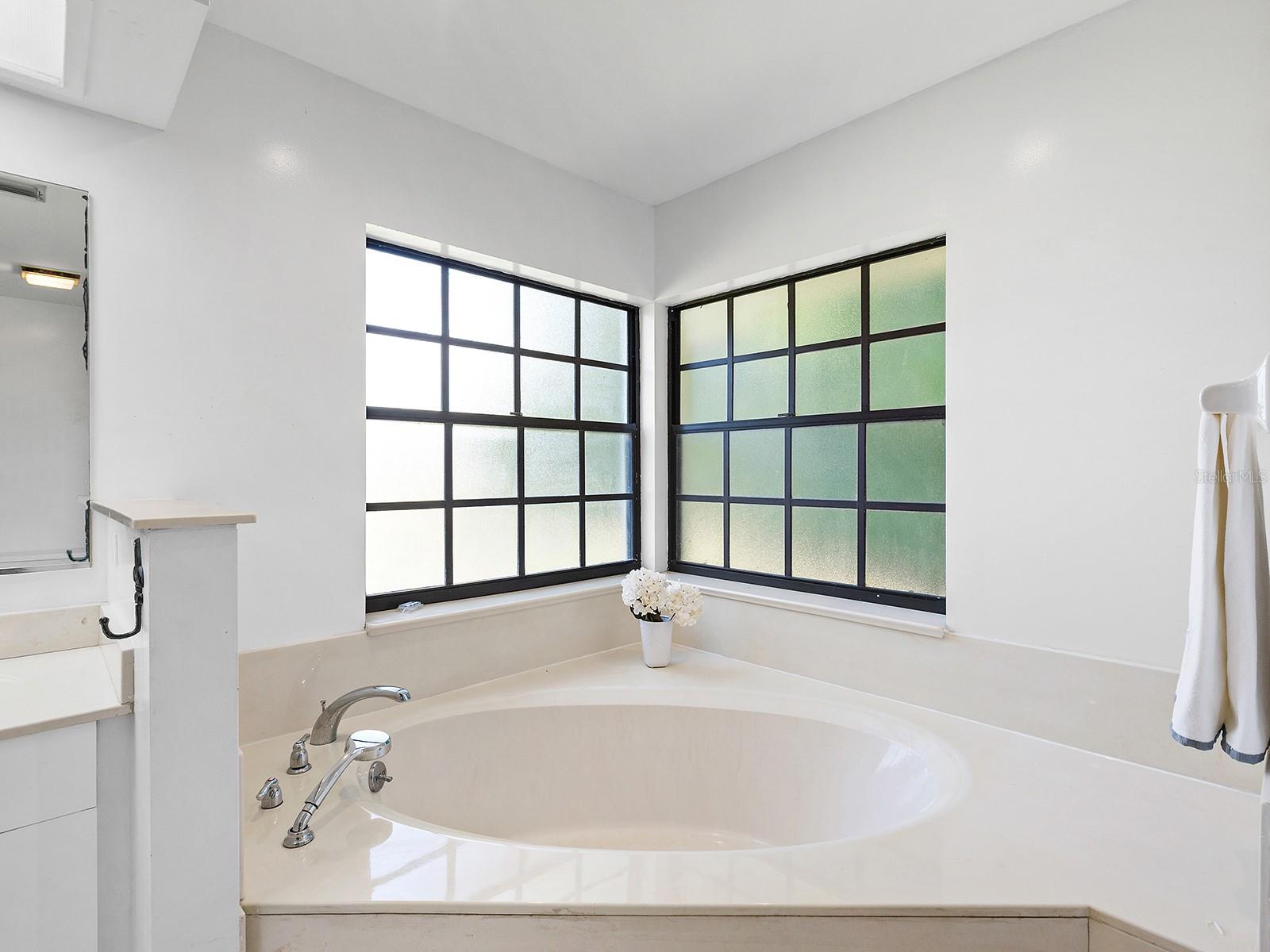 1756 COTTONWOOD TRL
