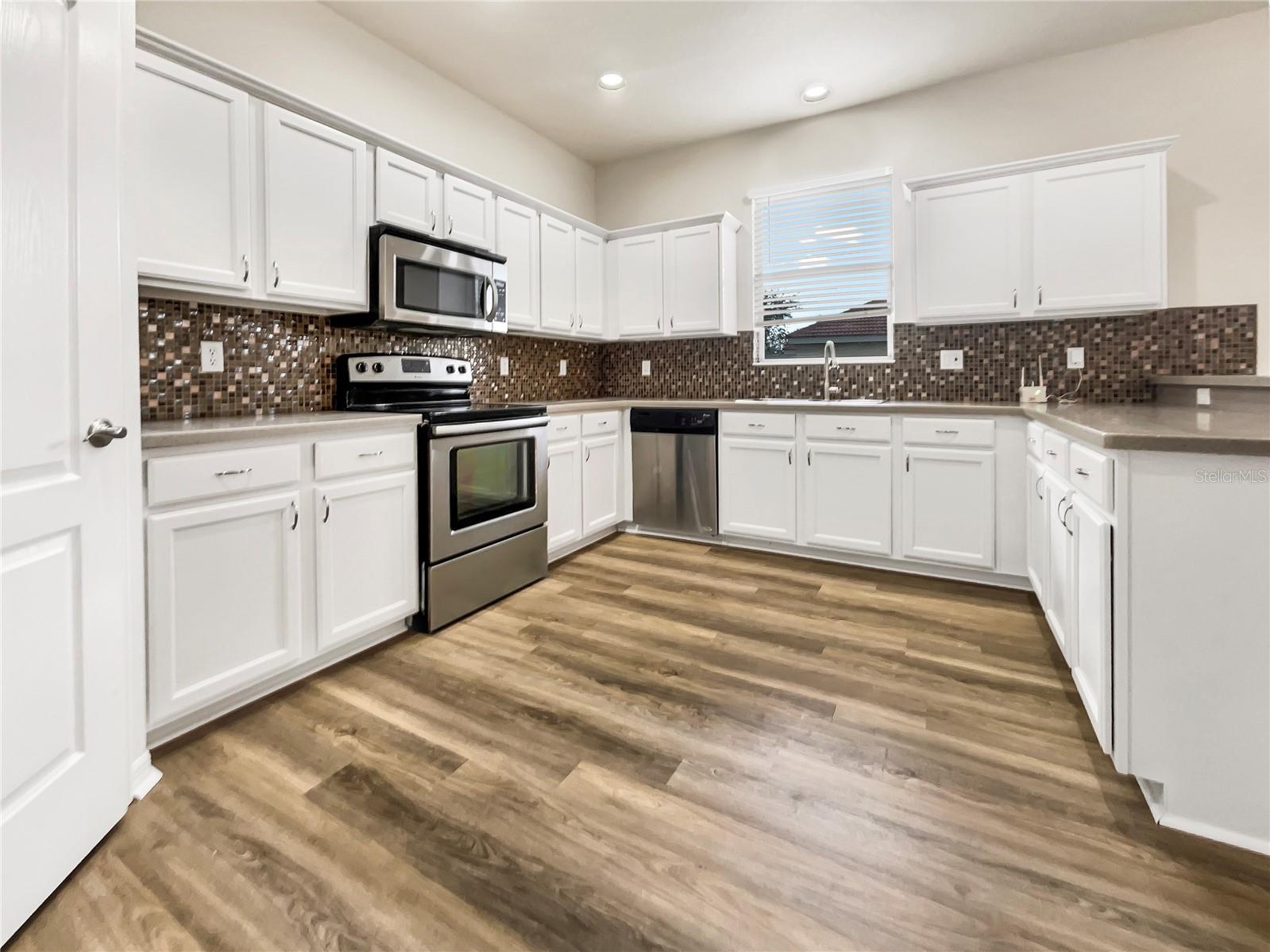 9003 WILLOWBROOK CIR