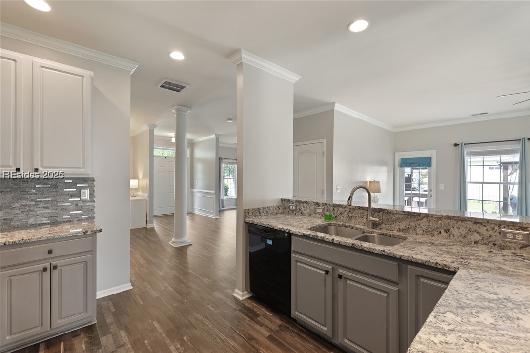 7 Running Oak Drive