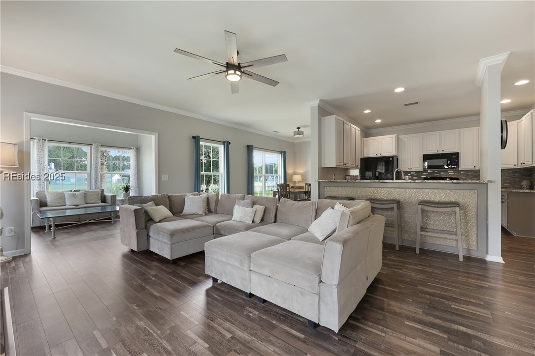 7 Running Oak Drive