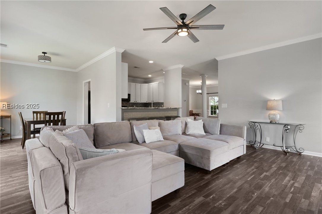 7 Running Oak Drive