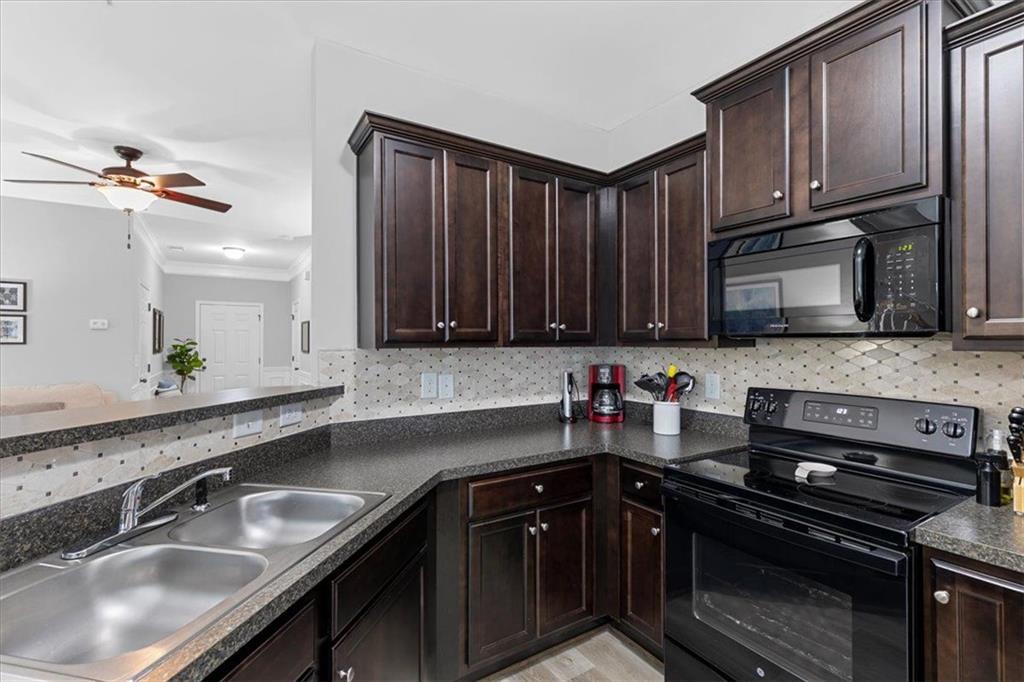 619 OAKSIDE Place