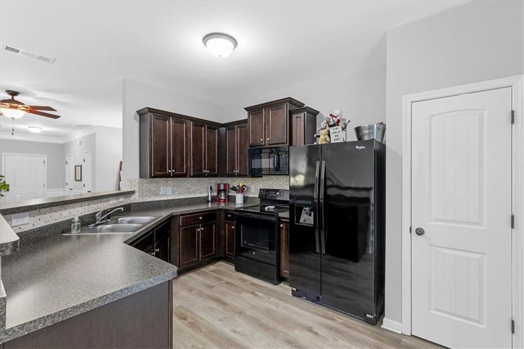 619 OAKSIDE Place