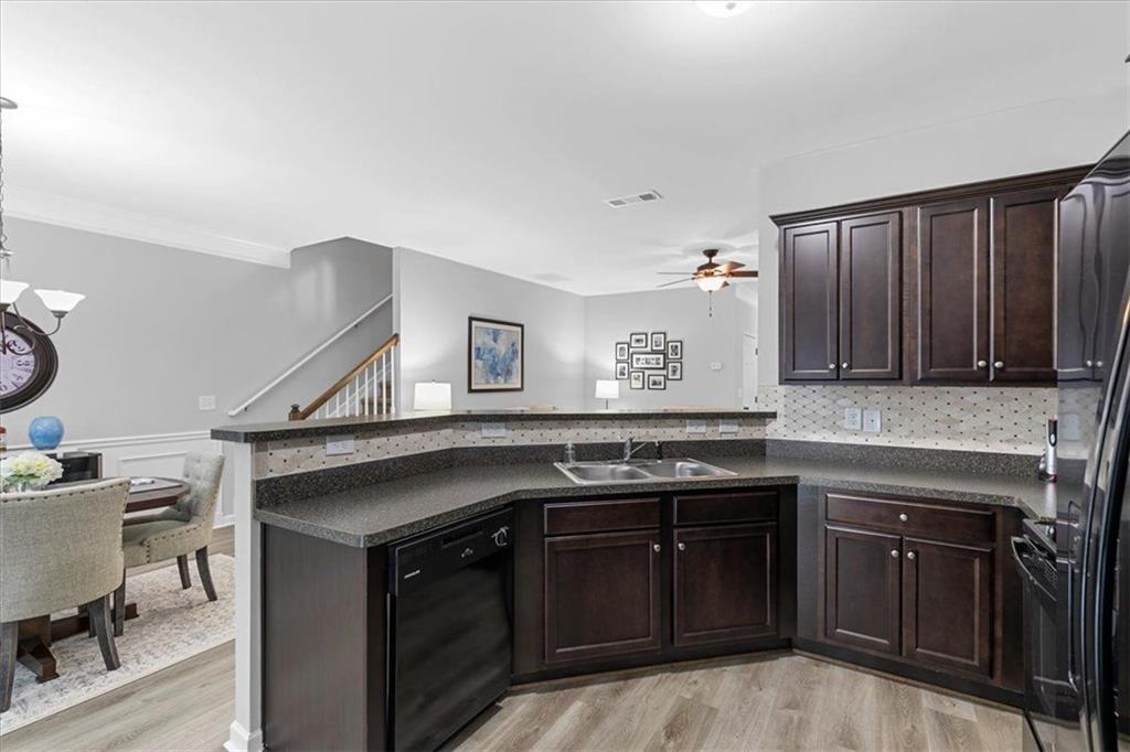 619 OAKSIDE Place