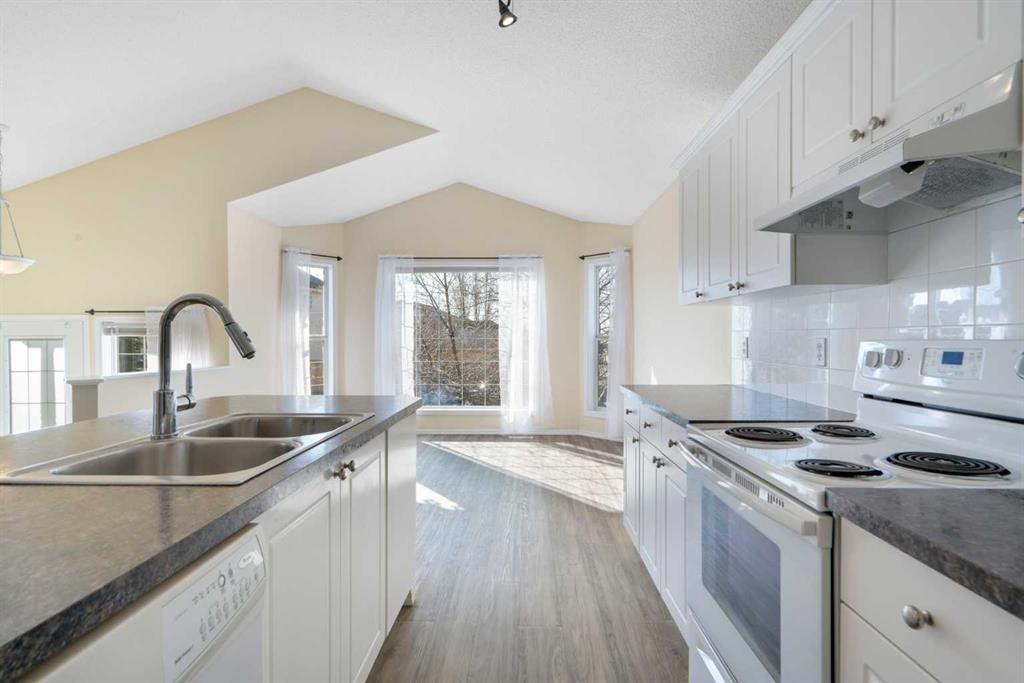 111 Citadel Acres Close NW