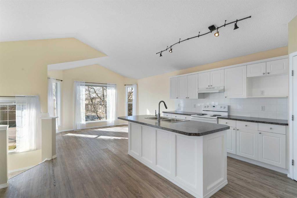 111 Citadel Acres Close NW