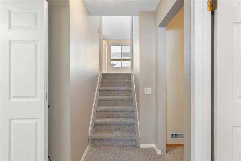 111 Citadel Acres Close NW