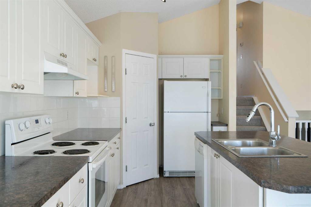 111 Citadel Acres Close NW