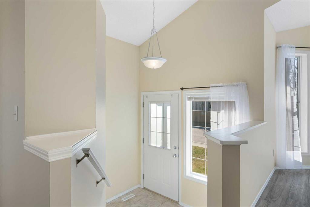 111 Citadel Acres Close NW