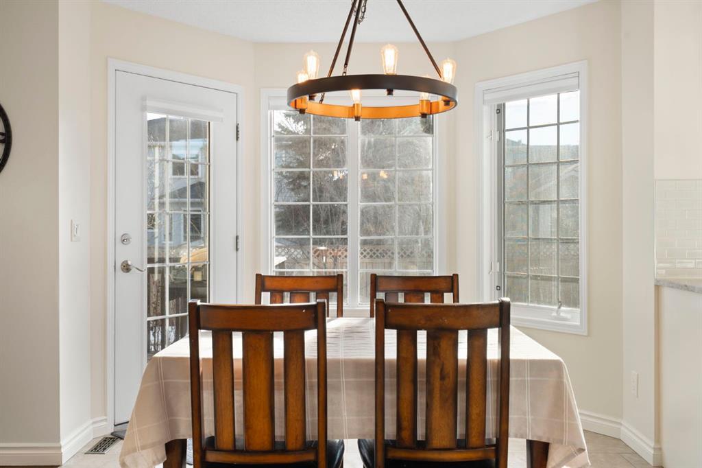 209 Hawkstone Drive NW