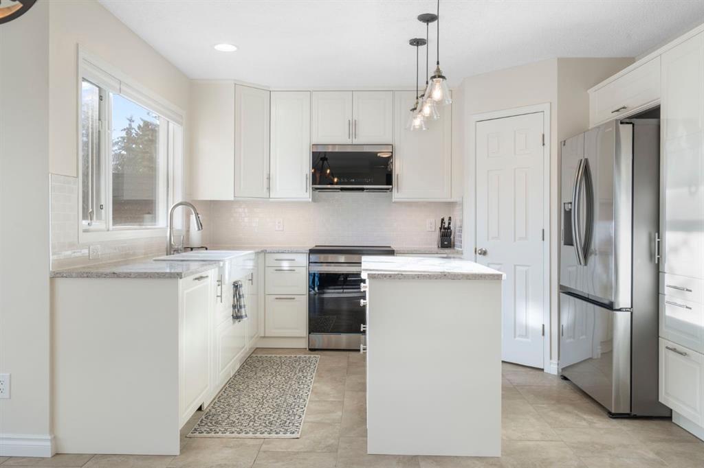 209 Hawkstone Drive NW