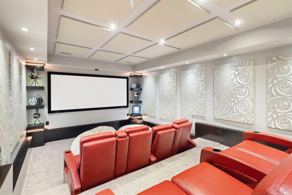 19 Bearspaw Ridge Crescent