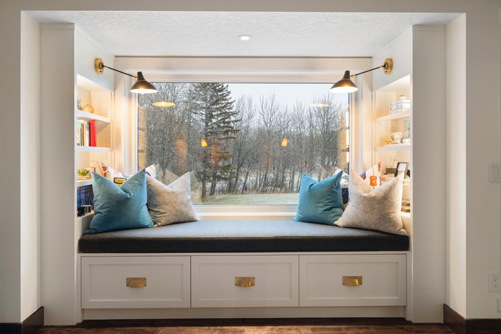 19 Bearspaw Ridge Crescent