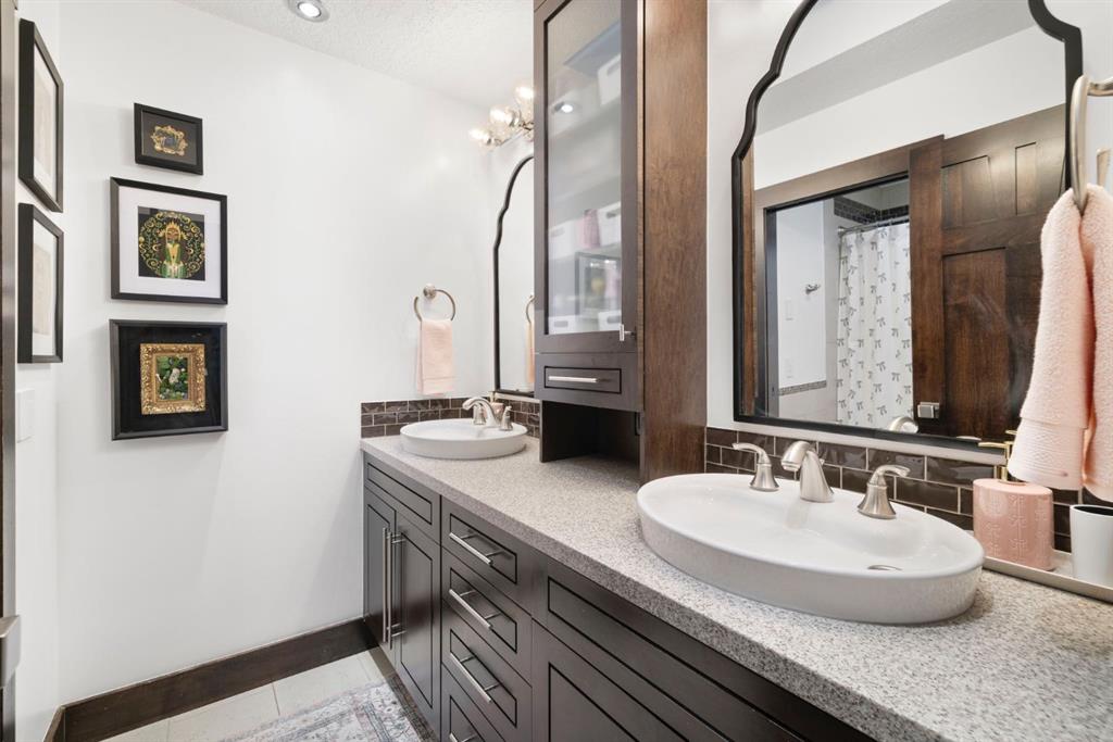 19 Bearspaw Ridge Crescent