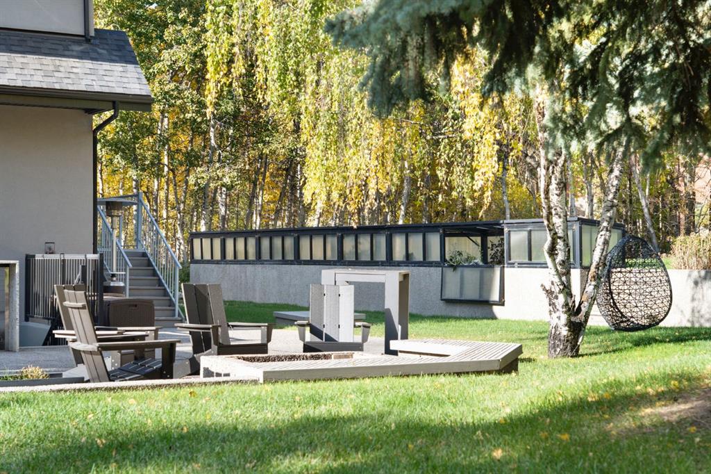 19 Bearspaw Ridge Crescent