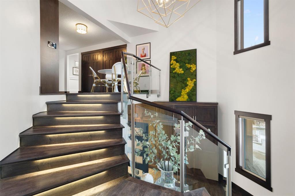 19 Bearspaw Ridge Crescent