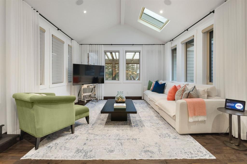 19 Bearspaw Ridge Crescent