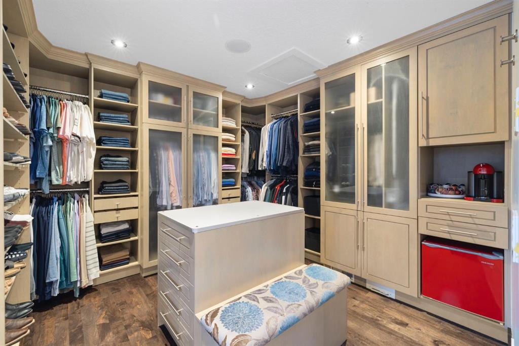 19 Bearspaw Ridge Crescent