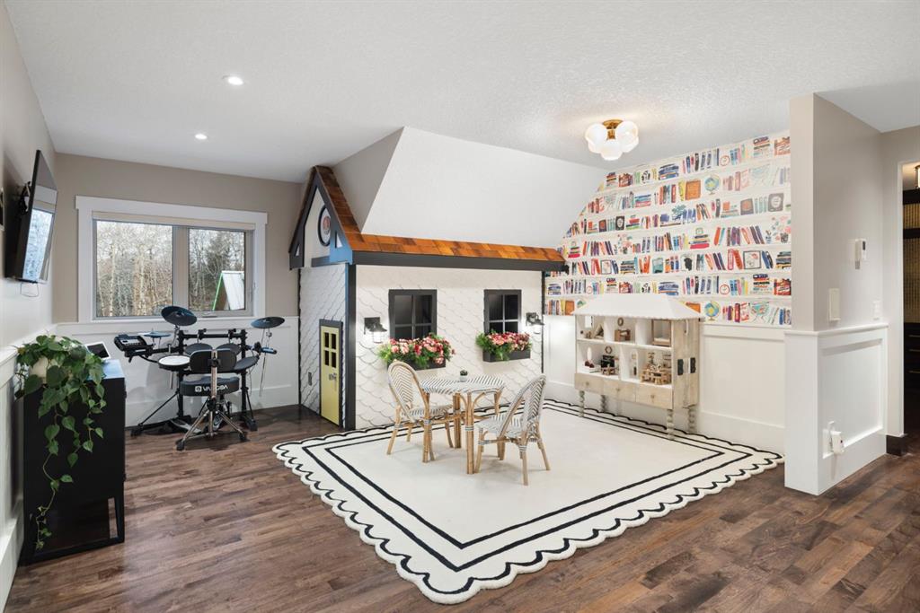 19 Bearspaw Ridge Crescent