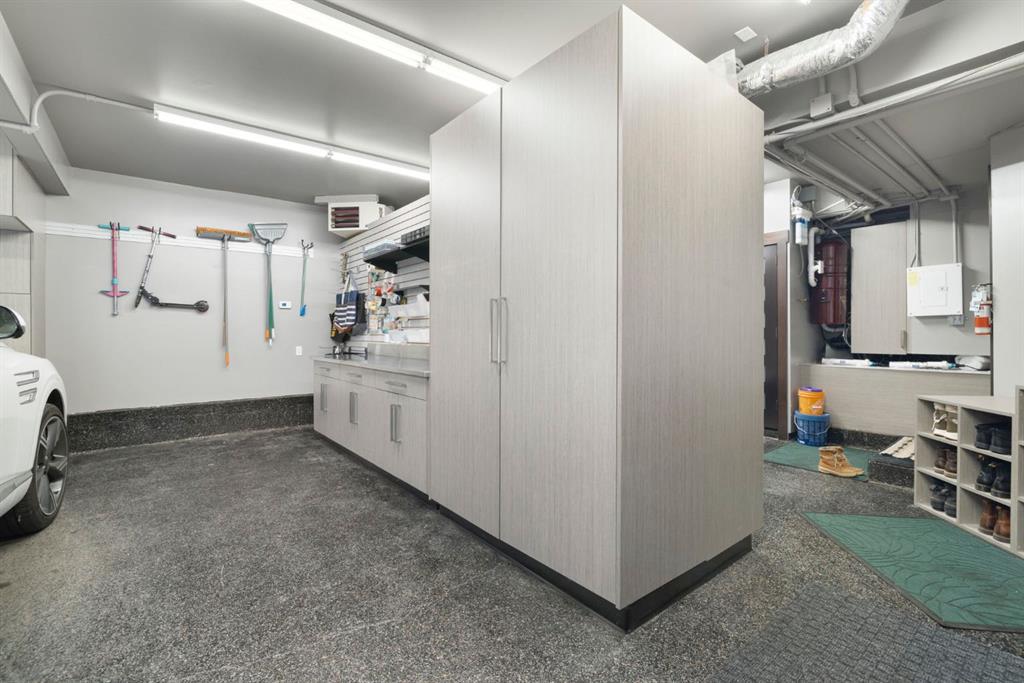 19 Bearspaw Ridge Crescent