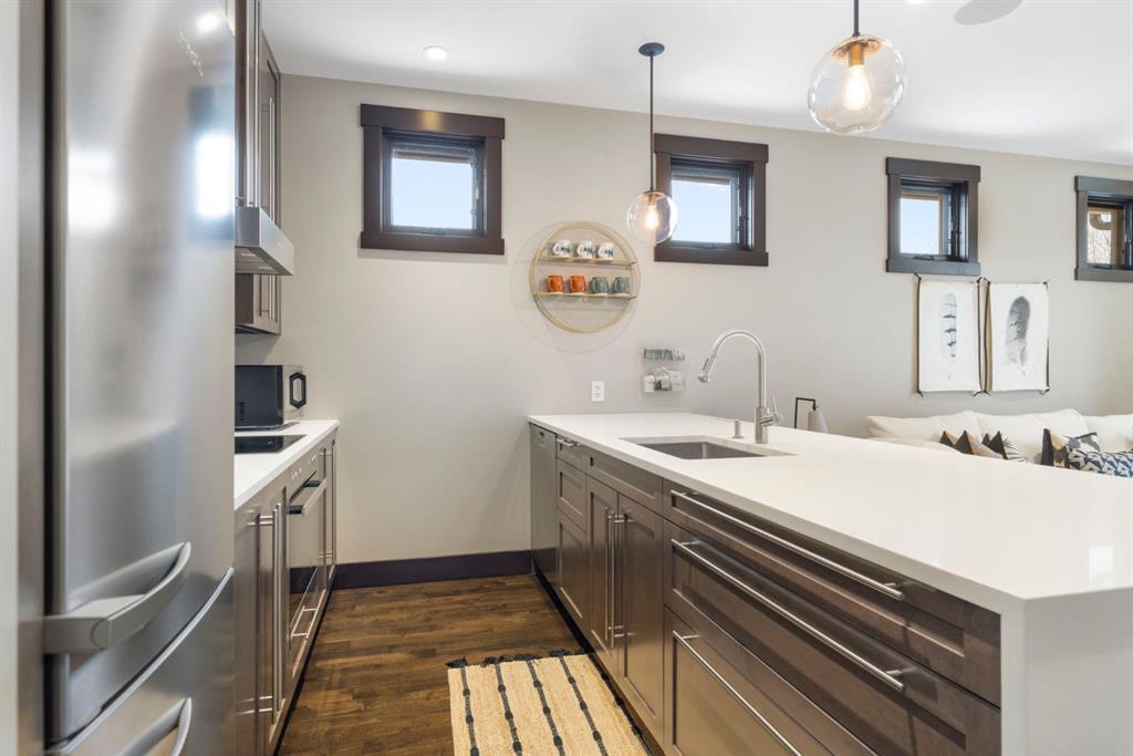 19 Bearspaw Ridge Crescent