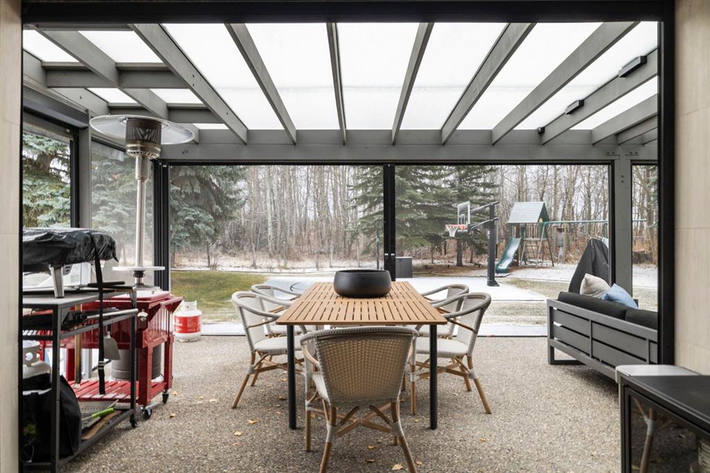 19 Bearspaw Ridge Crescent