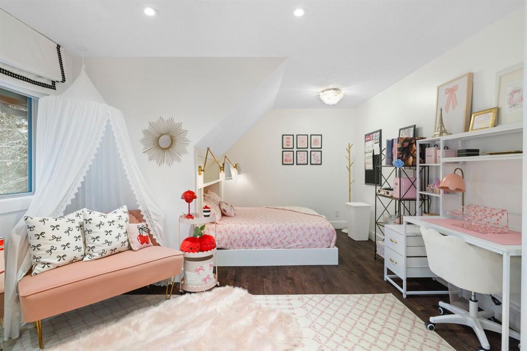 19 Bearspaw Ridge Crescent