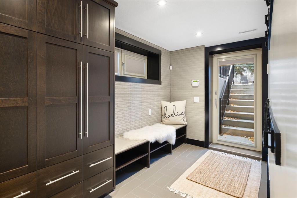 19 Bearspaw Ridge Crescent