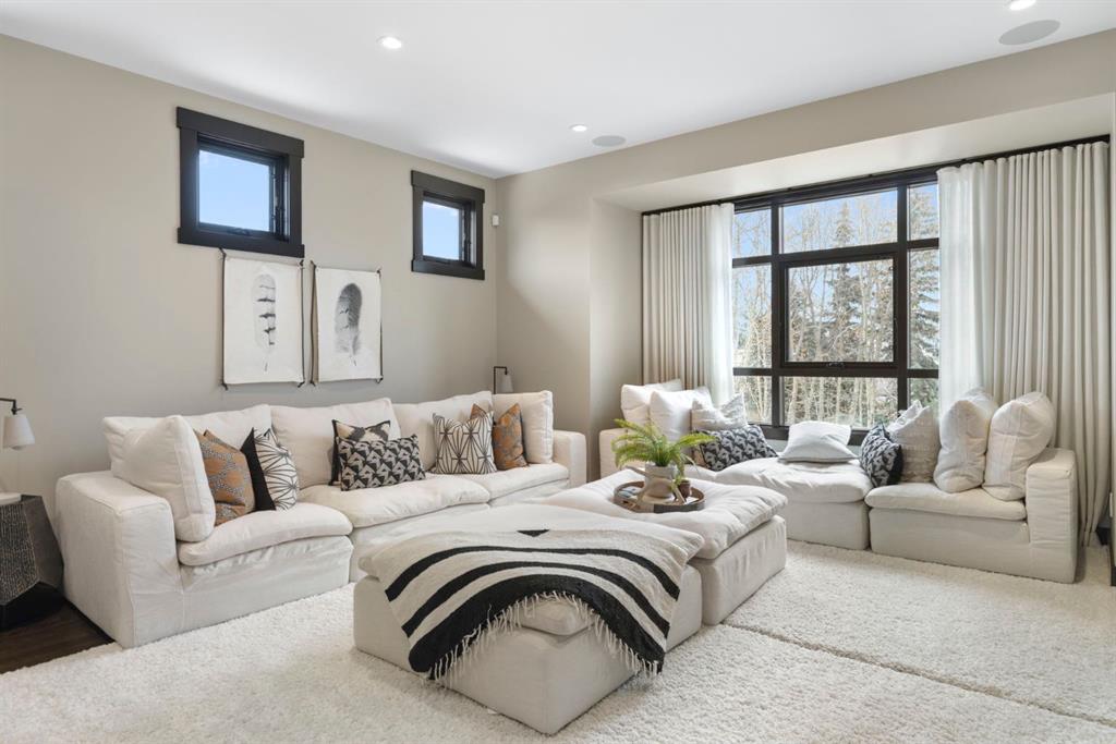 19 Bearspaw Ridge Crescent