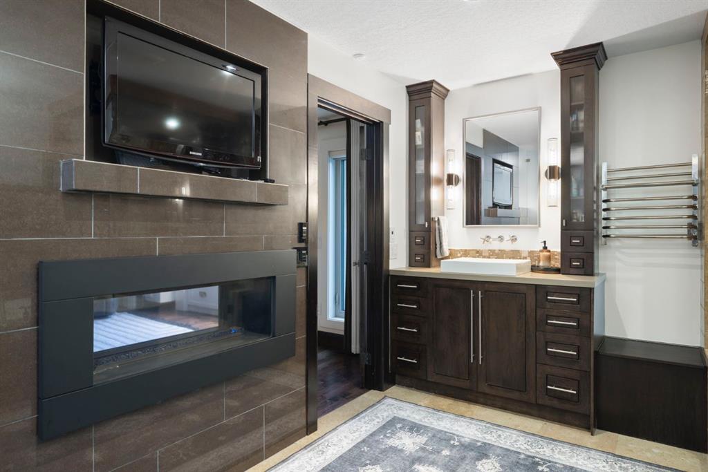 19 Bearspaw Ridge Crescent