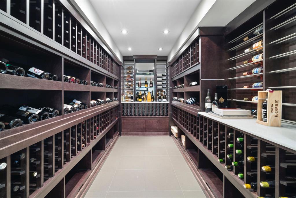 19 Bearspaw Ridge Crescent