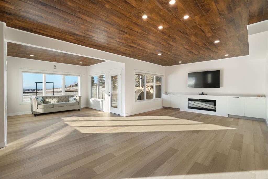 22 Bearspaw Summit Place