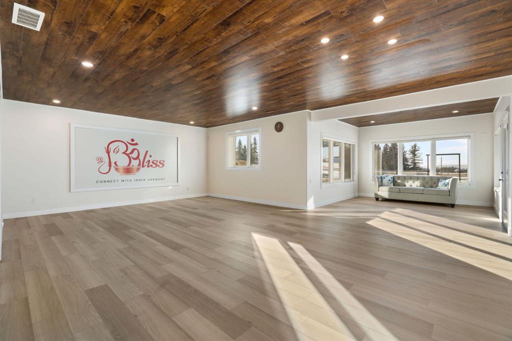 22 Bearspaw Summit Place