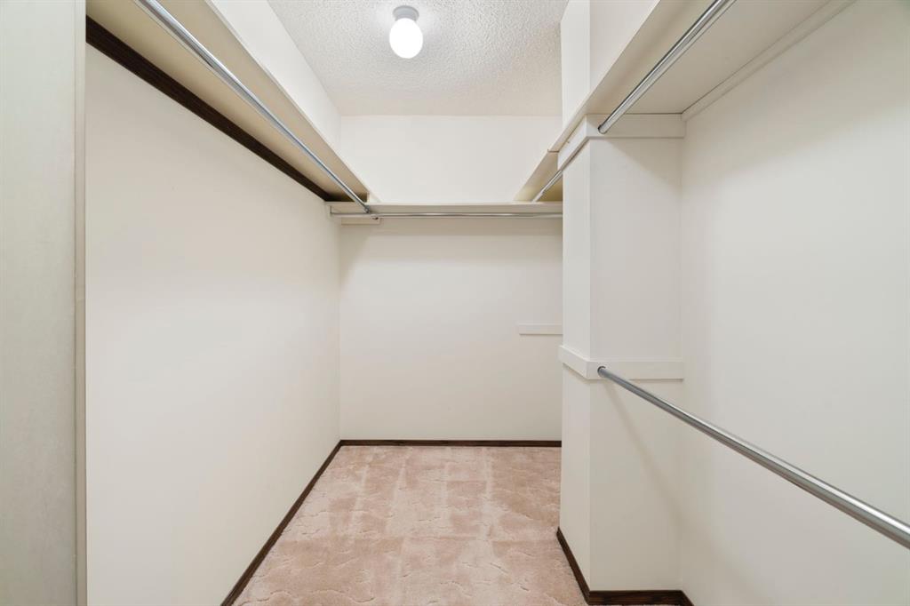 39 Bearspaw Ridge Crescent