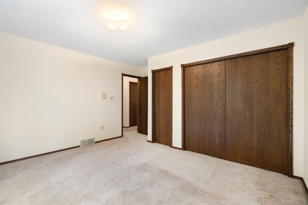 39 Bearspaw Ridge Crescent