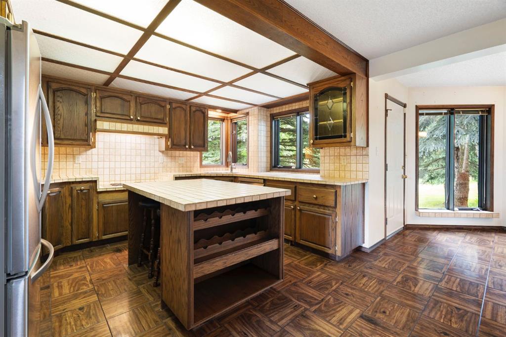 39 Bearspaw Ridge Crescent
