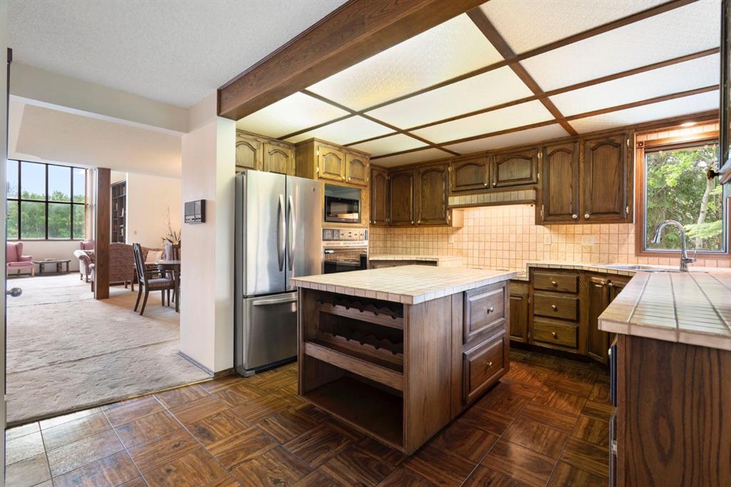 39 Bearspaw Ridge Crescent