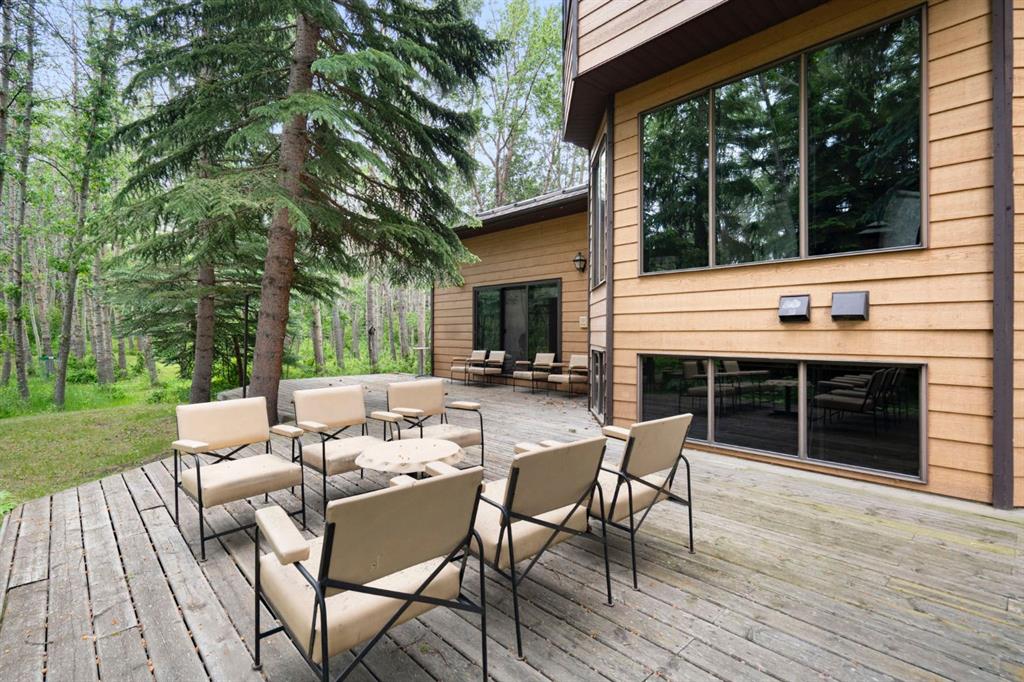 39 Bearspaw Ridge Crescent