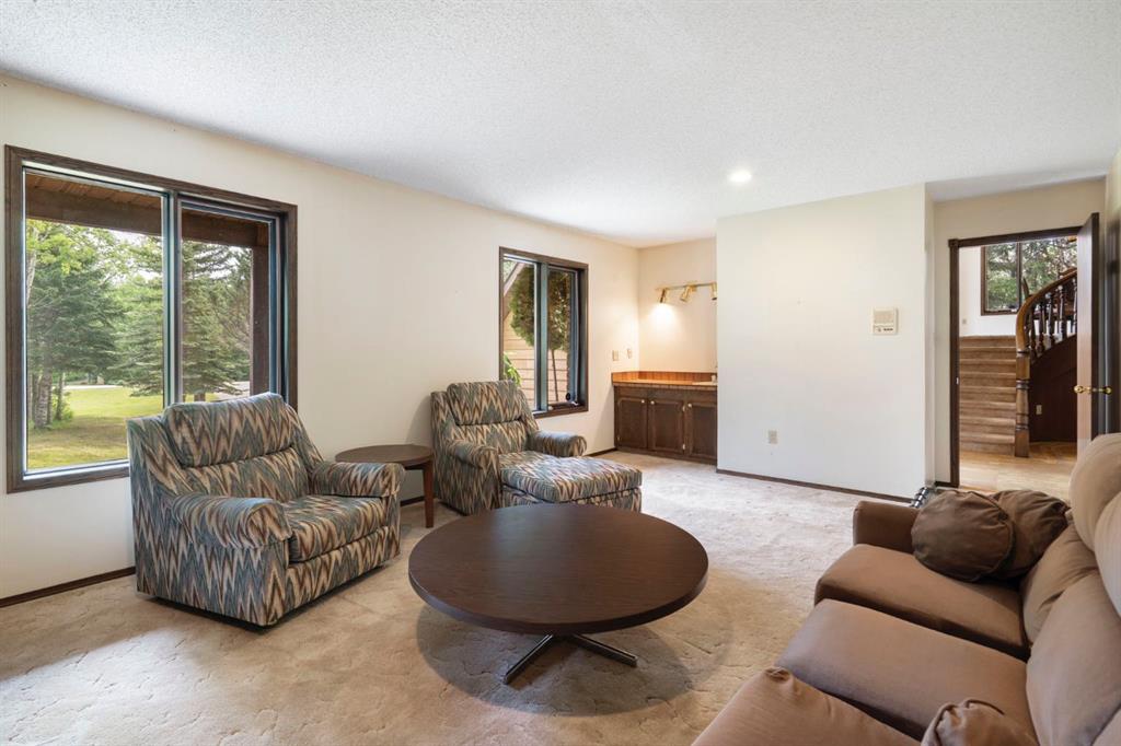 39 Bearspaw Ridge Crescent